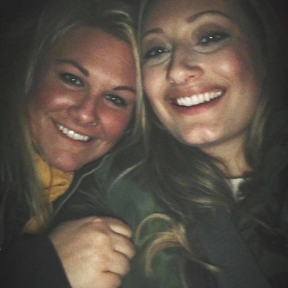 Meet your Posher, Beth - Picture 1 of 1